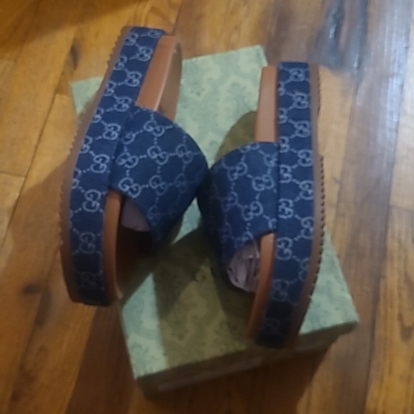 Gucci Denim GG Slide Sandals in Navy and Brown - Picture 3 of 6